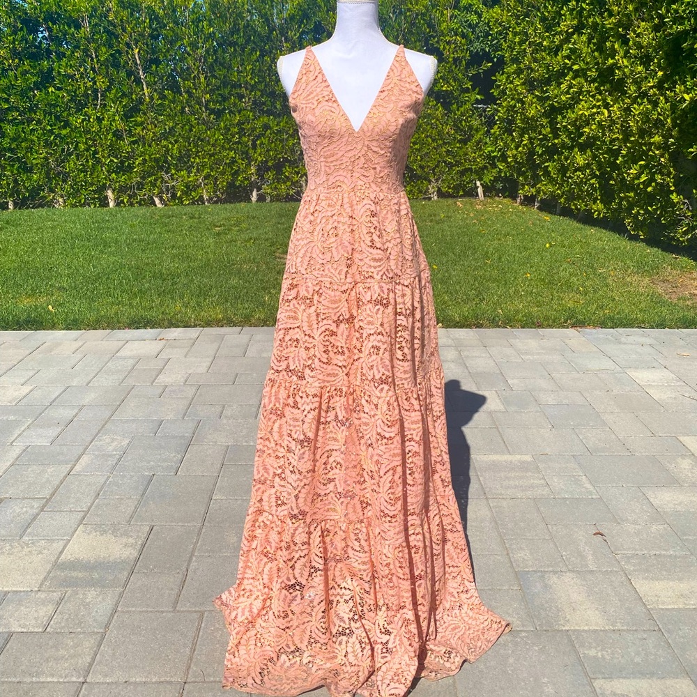 Gorgeous lace dress - Size M - Dress the Population
